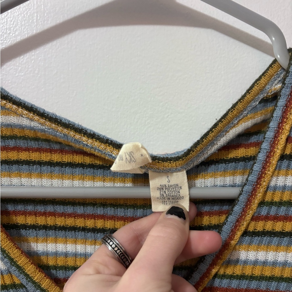 Striped Multicolor Ribbed V-Neck Button-Up Top - Picture 3 of 5